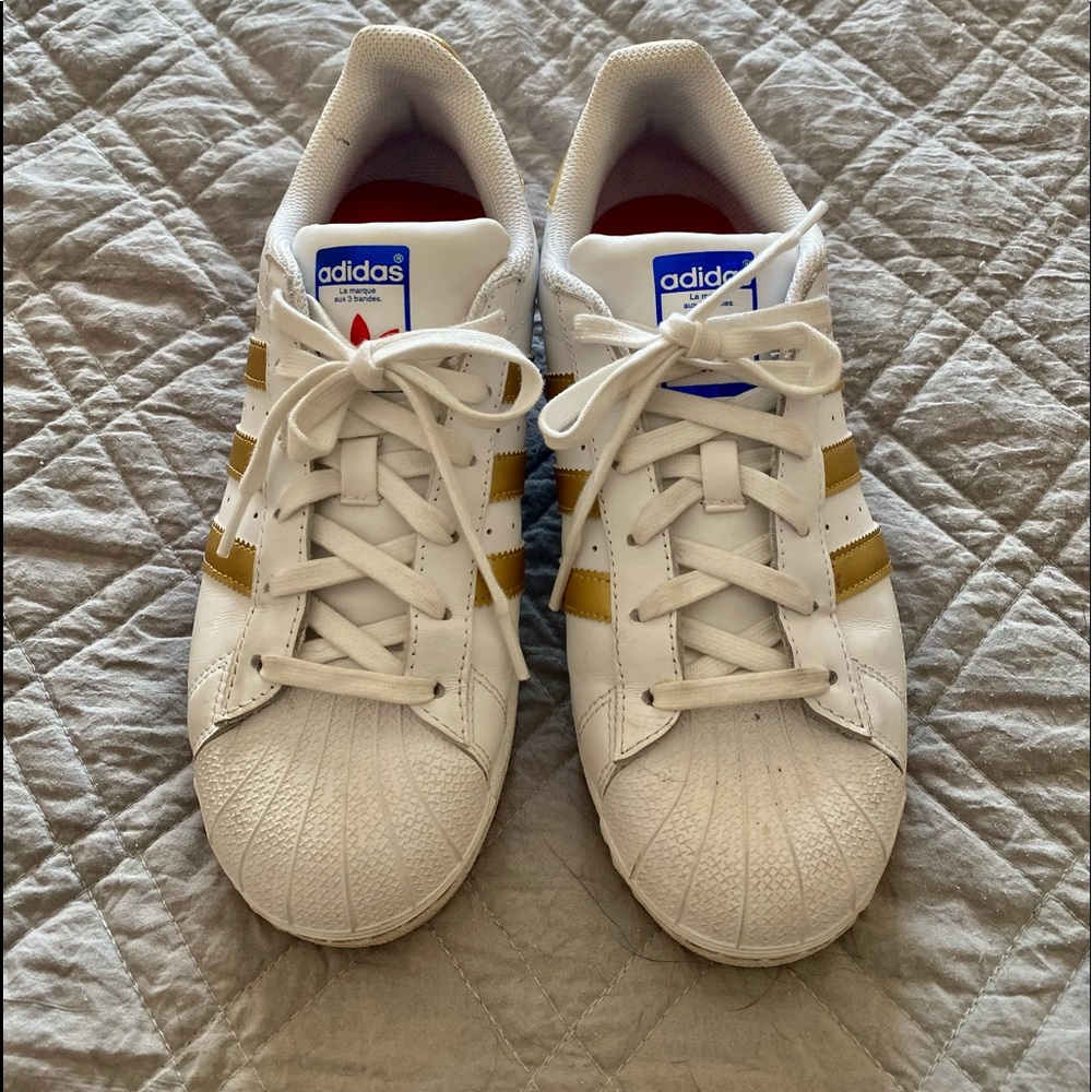 Adidas Superstar White Gold Stripe Sheltoe Sneaker. Like new Size 8